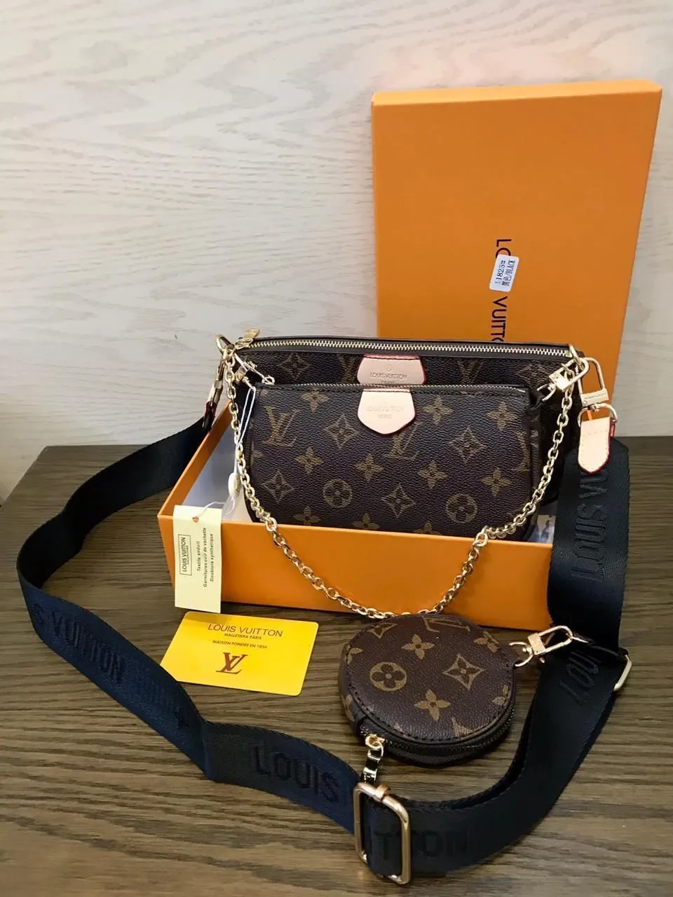Lv Pochette 
