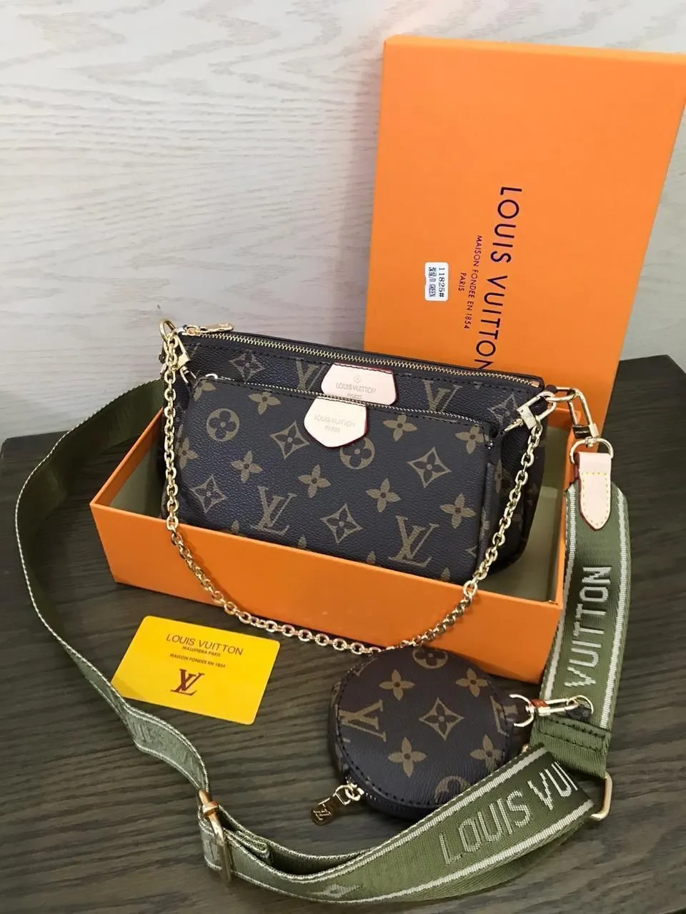 Lv Pochette 