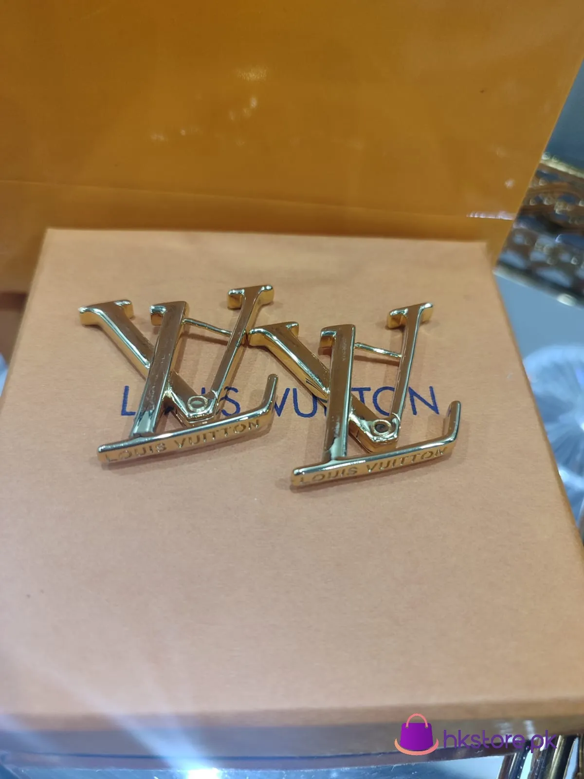 Lv Earring 