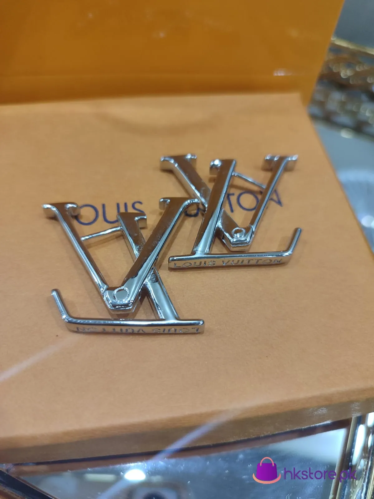 Lv Earring 